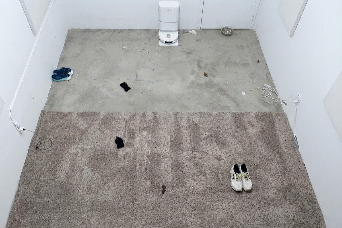 Robot vacuum stress-test evaluation dealing with household obstacles